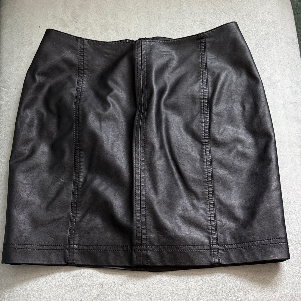 FREE PEOPLE Elegant Black Leather Mini Skirt Size 4 NWOT